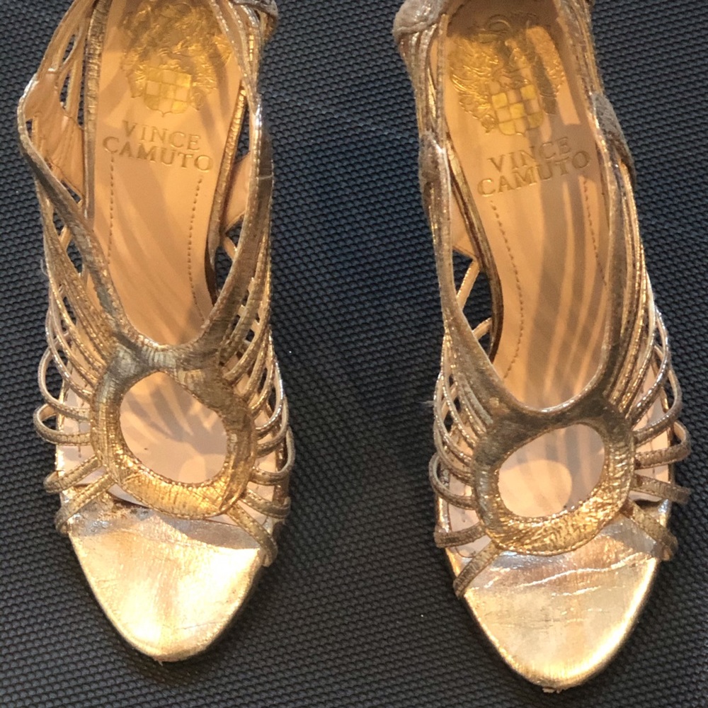 Vince Camuto gold, sz 6, 4” heel, leather upper